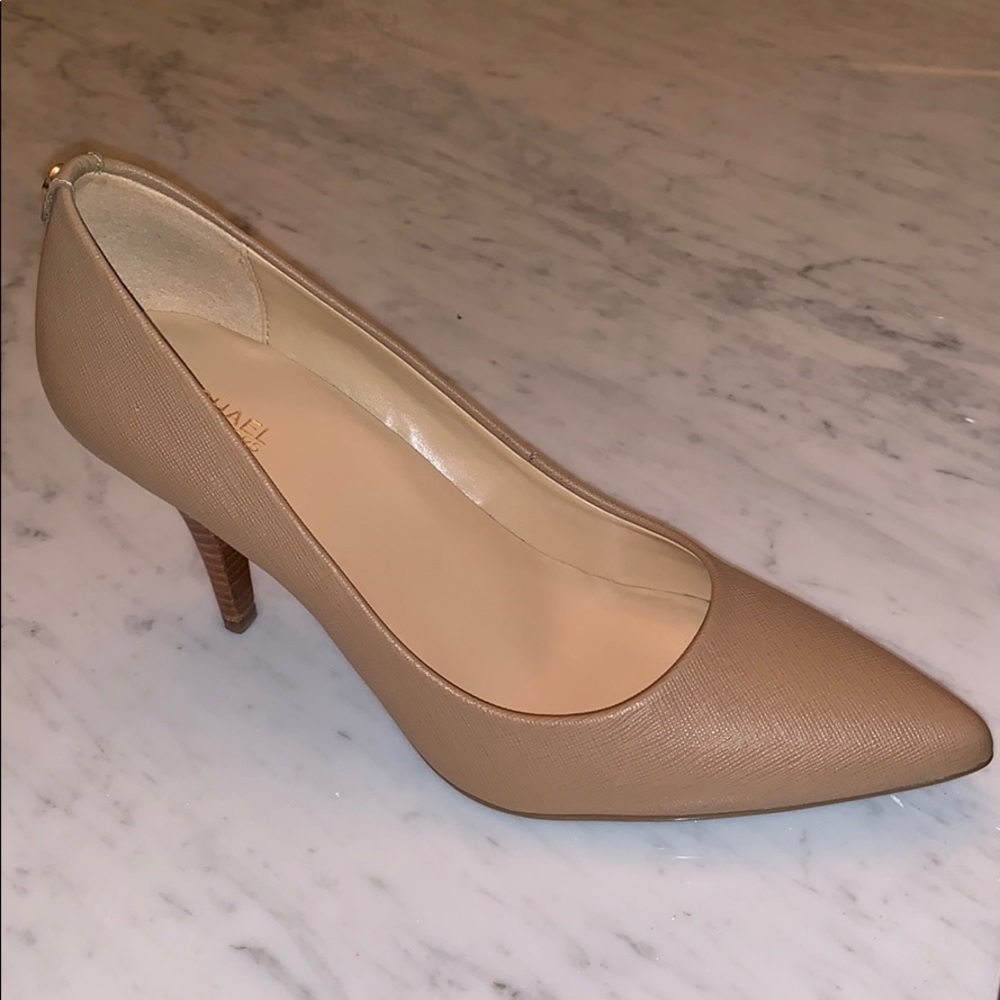 Michael Kohrs khaki pumps size 7 1/2 M